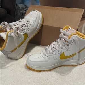 Nike Kids Sneakers in White and Yellow